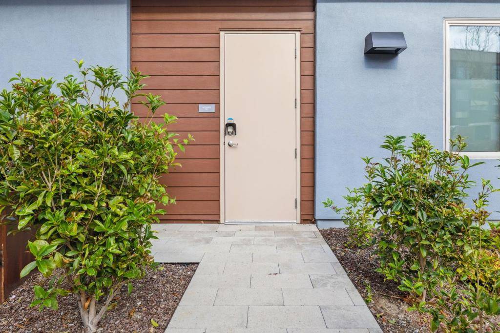 Foster City, CA 94404,1079 Foster Square LN #201