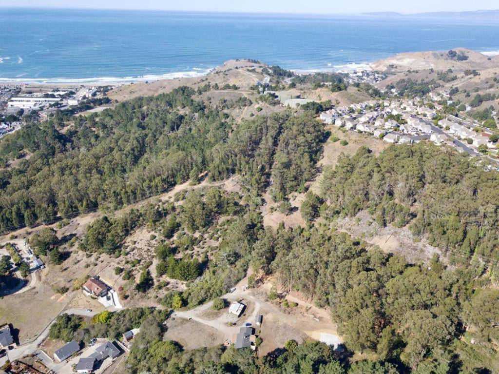 Pacifica, CA 94044,8 Hinton Ranch RD