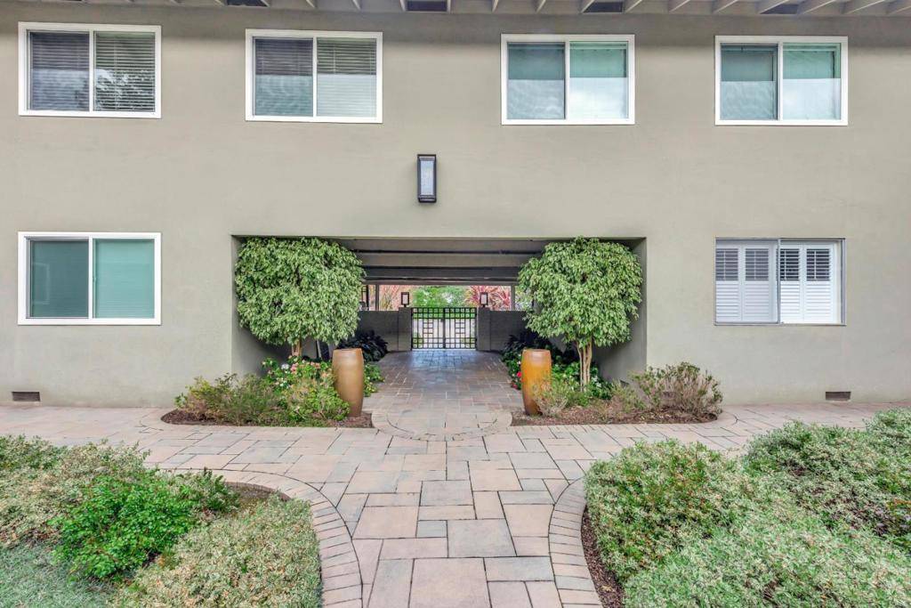 Los Altos, CA 94022,460 Lassen ST #9