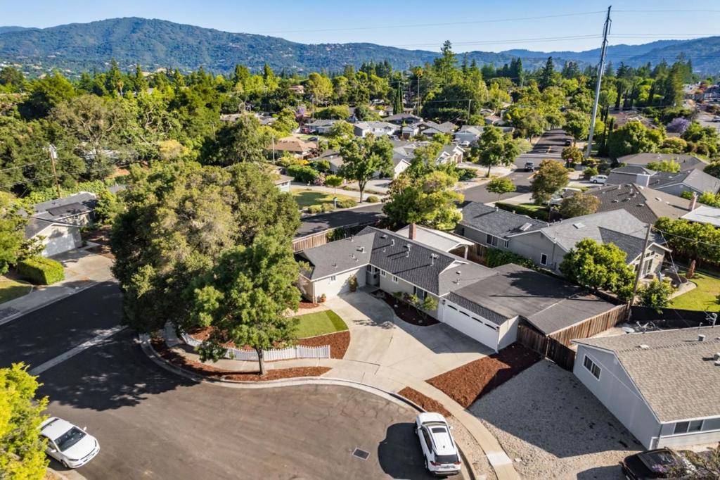 Los Gatos, CA 95032,152 Oakmont WAY