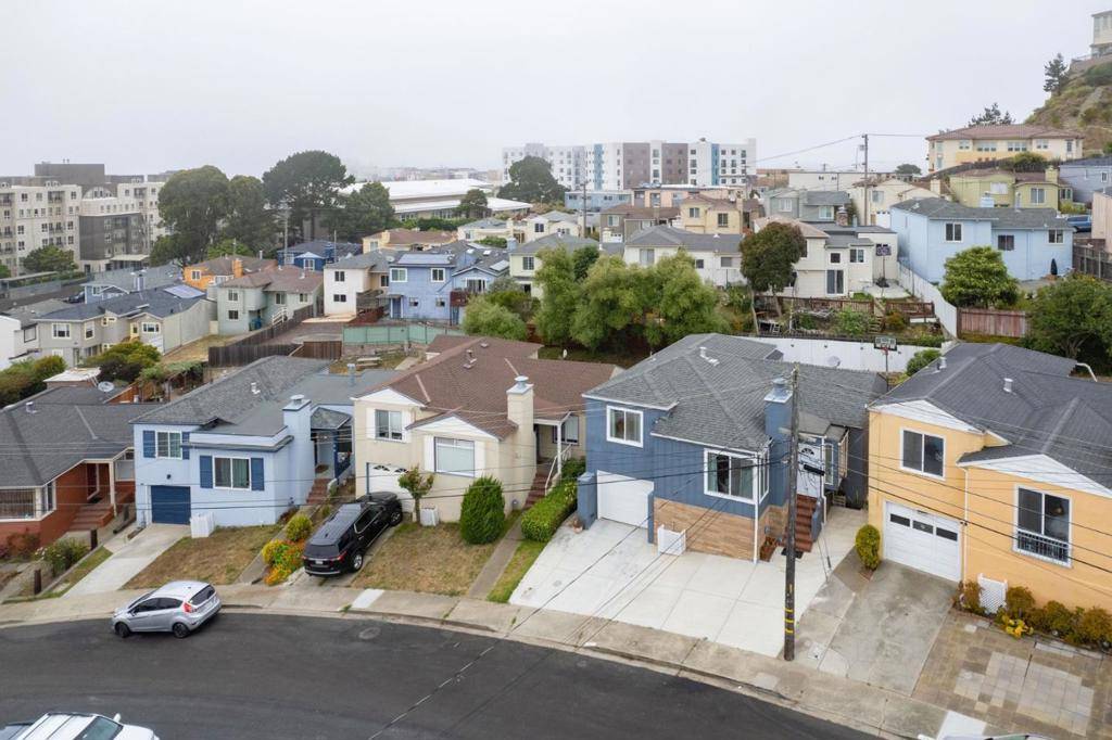 Daly City, CA 94014,21 Muirwood DR