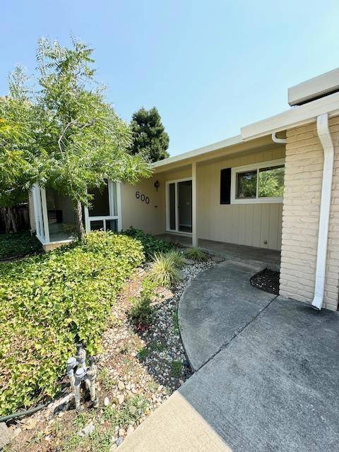 Los Altos, CA 94022,600 Castle LN