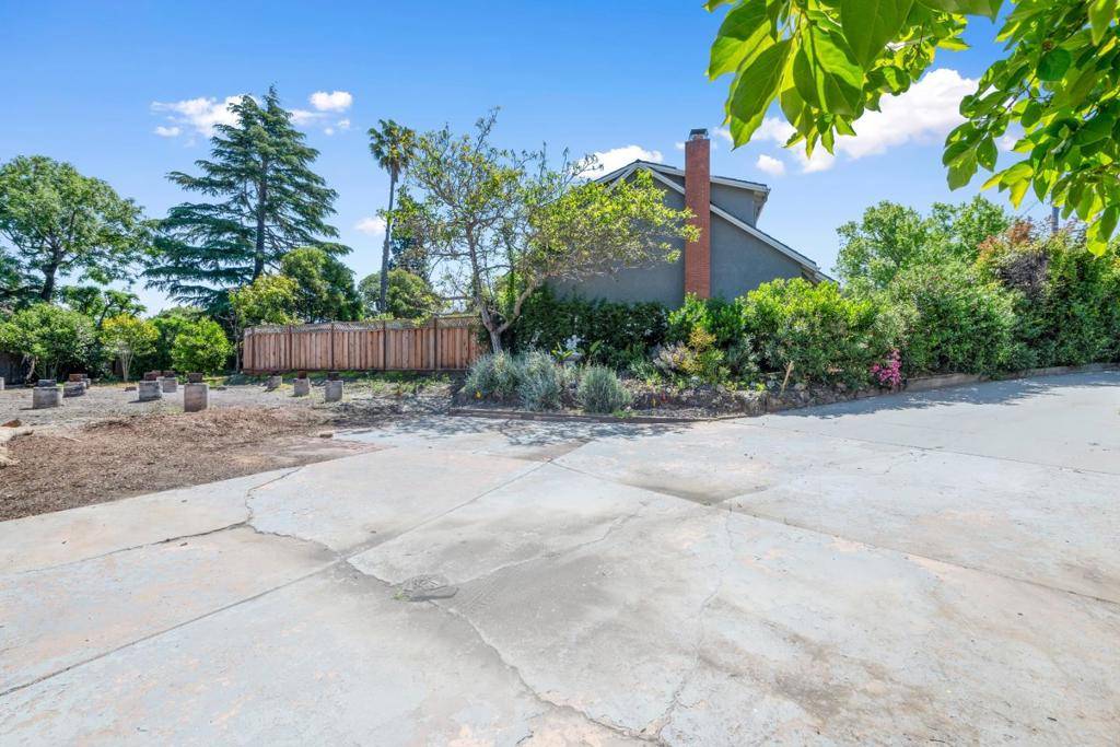 Redwood City, CA 94062,788 Bain PL