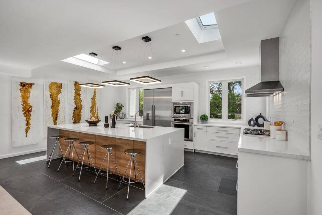 Los Altos, CA 94024,1417 Country Club DR