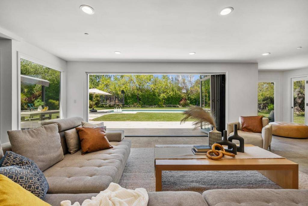Los Altos, CA 94024,1417 Country Club DR