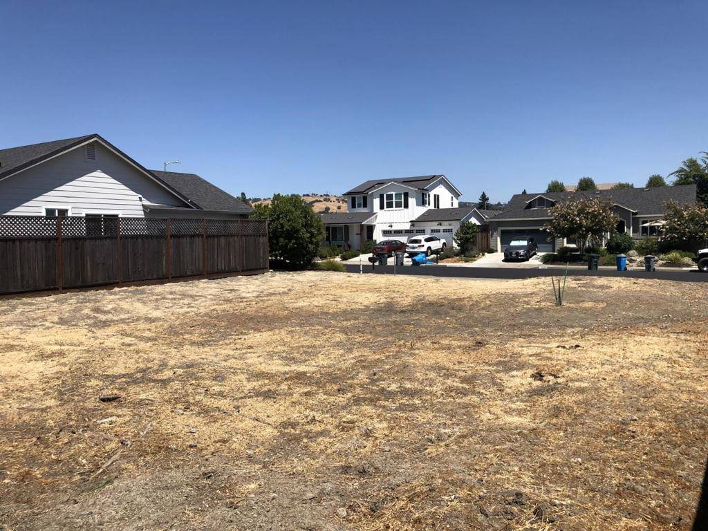 Santa Rosa, CA 95403,1881 Crimson LN