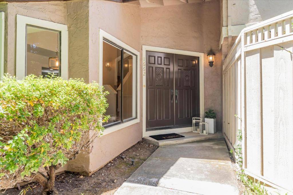 Los Gatos, CA 95032,1662 Las Piedras CT