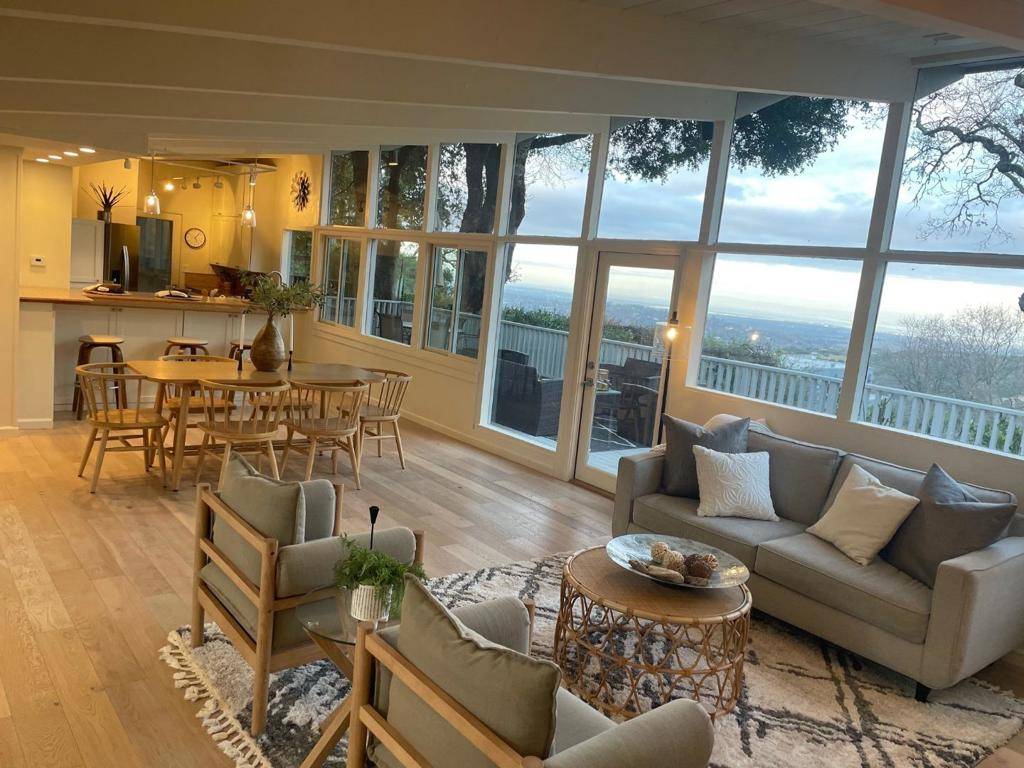 Portola Valley, CA 94028,143 Lake RD