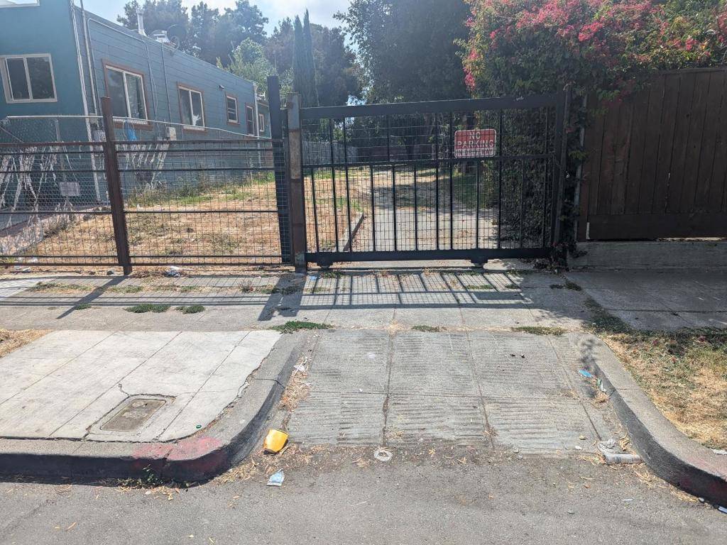 Oakland, CA 94603,9425 Sunnyside ST