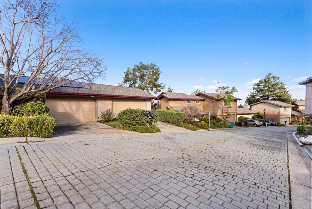 Belmont, CA 94002,28 Cobblestone LN