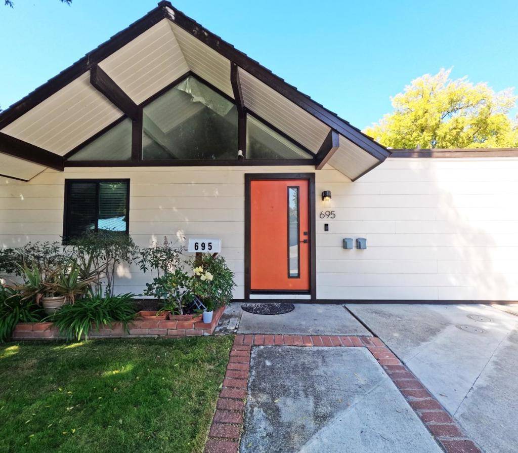 Palo Alto, CA 94306,695 Toyon PL