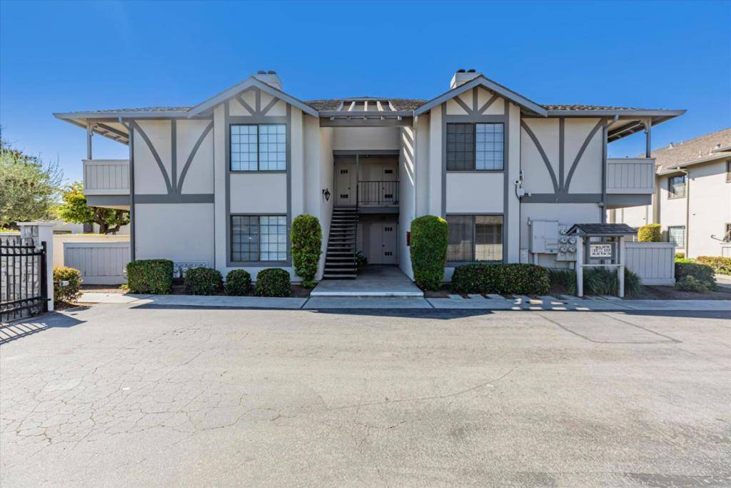 Salinas, CA 93901,1052 Padre DR #2