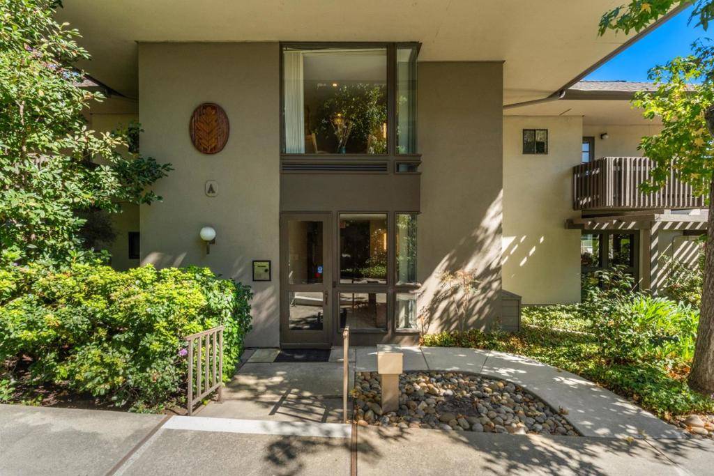 Menlo Park, CA 94025,2140 Santa Cruz AVE #A303
