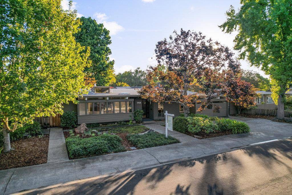 Palo Alto, CA 94303,742 De Soto DR