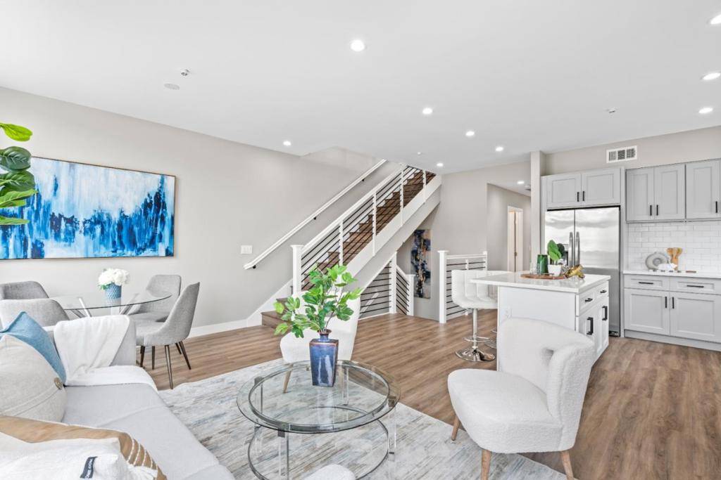 South San Francisco, CA 94080,645 Baden AVE #4
