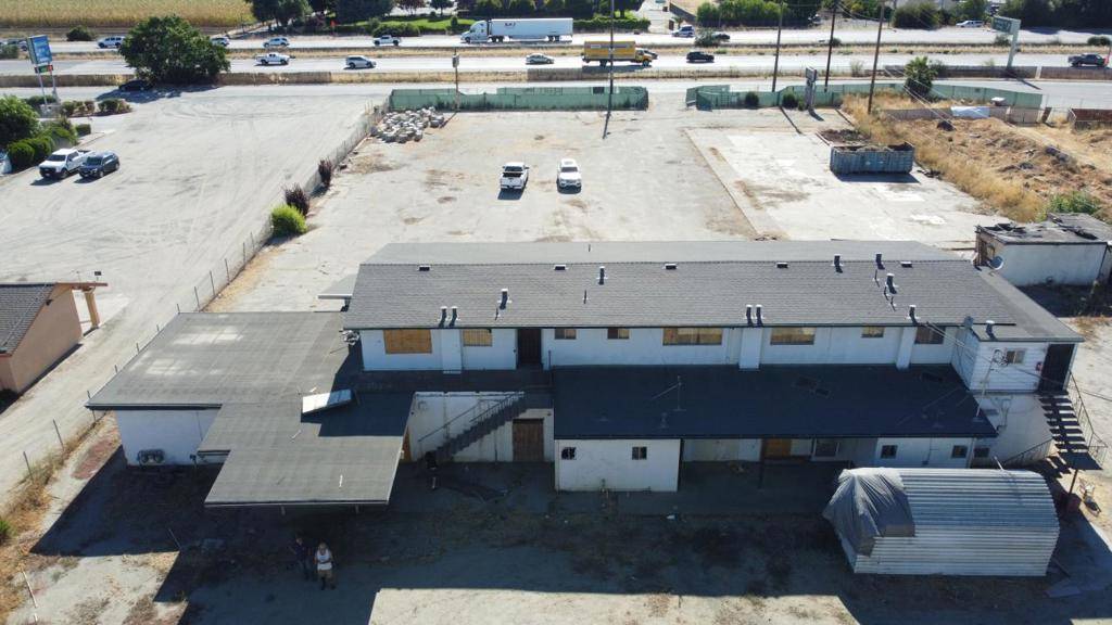 Gilroy, CA 95020,5680 Monterey RD