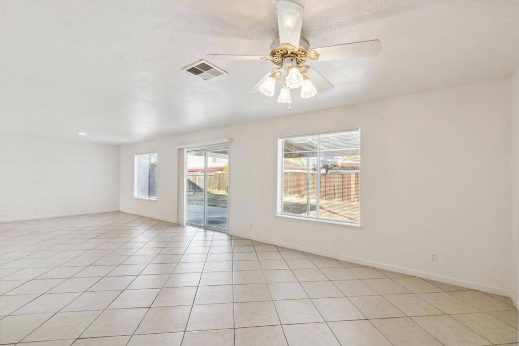 Los Banos, CA 93635,646 Harlequin DR