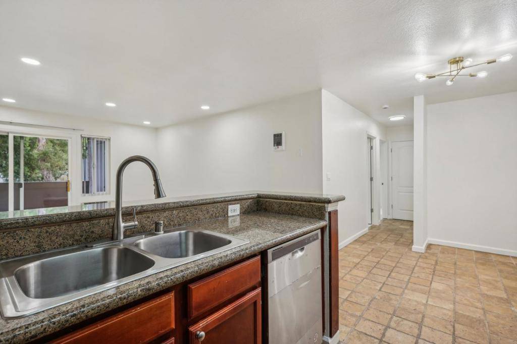 Milpitas, CA 95035,472 Dempsey RD #273