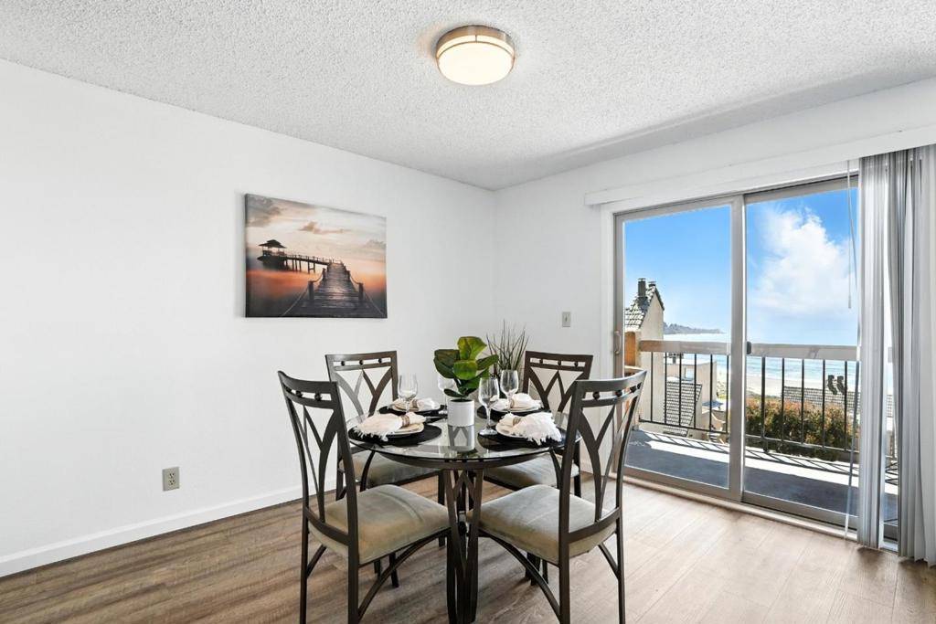Pacifica, CA 94044,451 Roberts RD