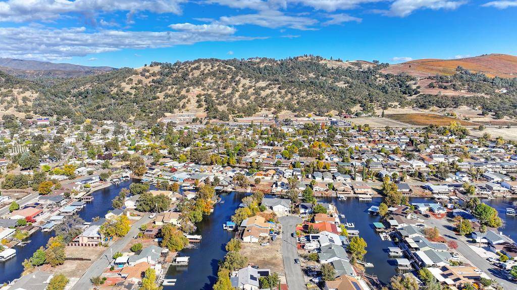 Clearlake Oaks, CA 95423,613 Bass LN