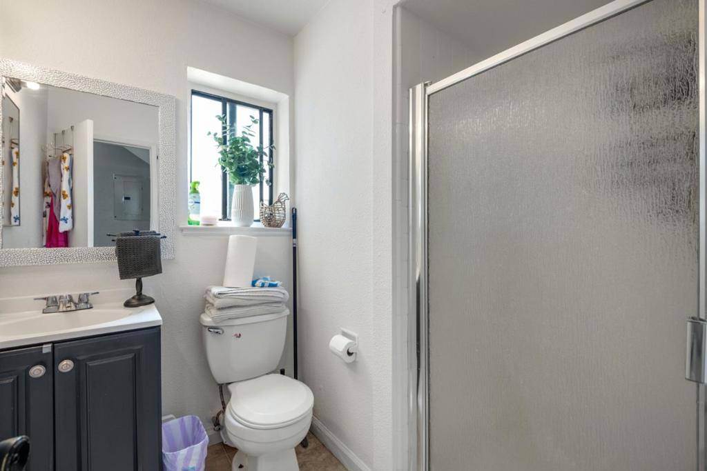 Santa Clara, CA 95054,930 Clyde AVE
