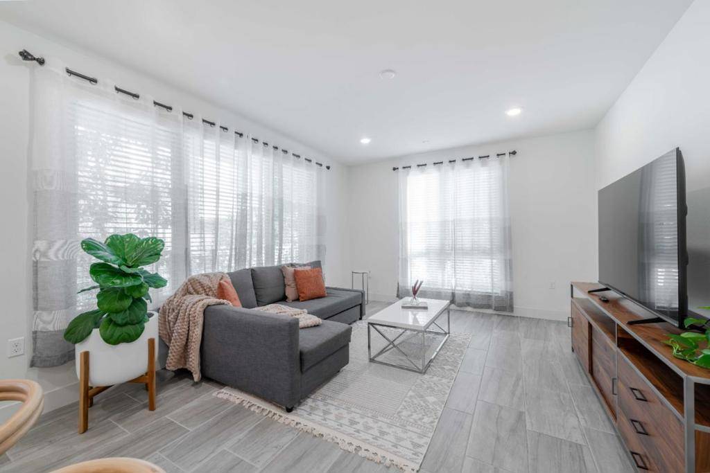 Milpitas, CA 95035,370 Riesling AVE #20