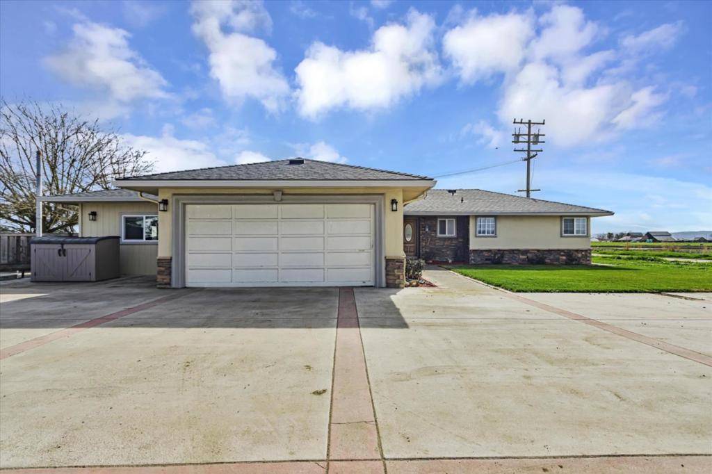 Hollister, CA 95023,1204 Shore RD
