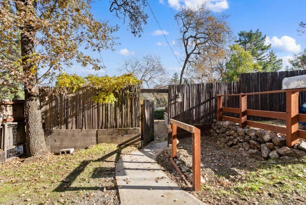 Portola Valley, CA 94028,155 Los Trancos CIR