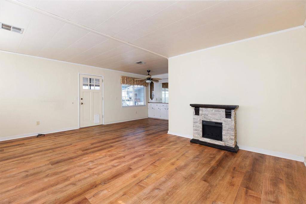 Capitola, CA 95010,2155 Wharf Rd