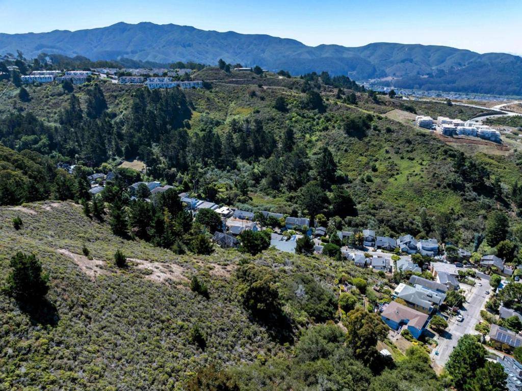 Pacifica, CA 94044,940 Calera TER