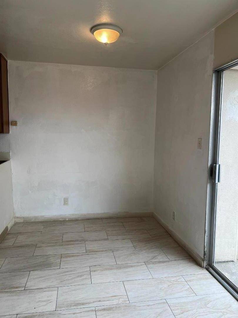 Salinas, CA 93905,916 Acosta PLZ #22