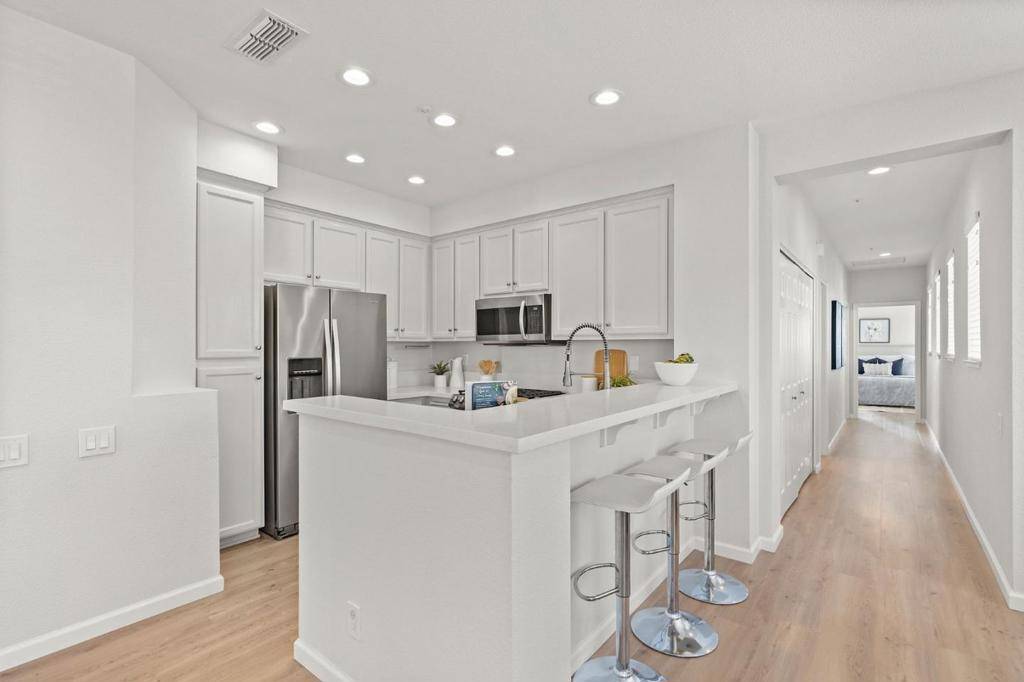 23229 Canyon Terrace DR #U1 Castro Valley, CA 94552