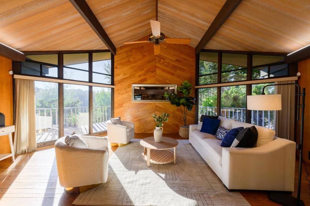 Aptos, CA 95003,100 Pleasant Heights DR