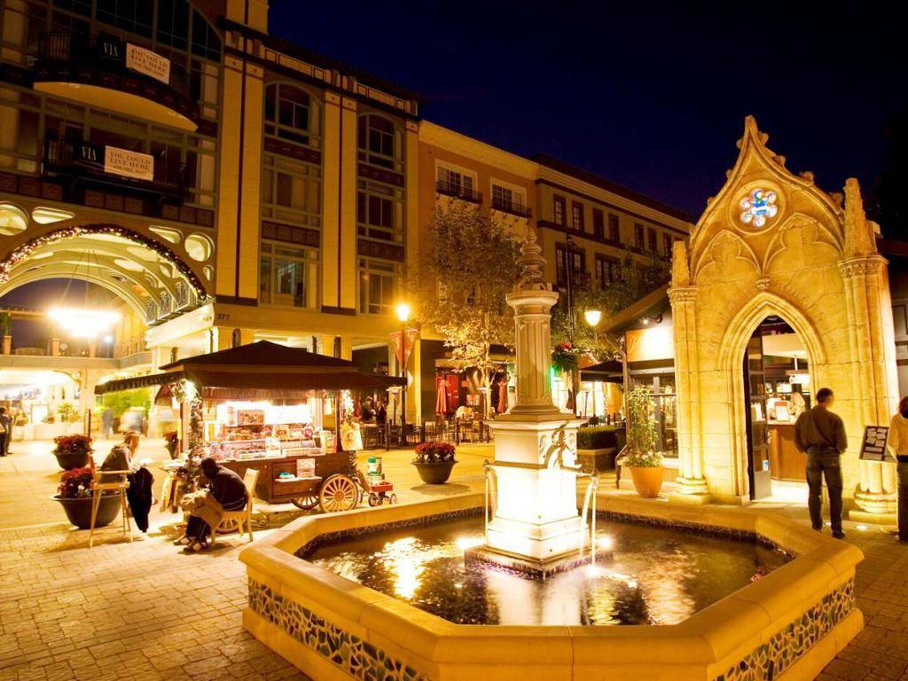 San Jose, CA 95128,333 Santana ROW #239