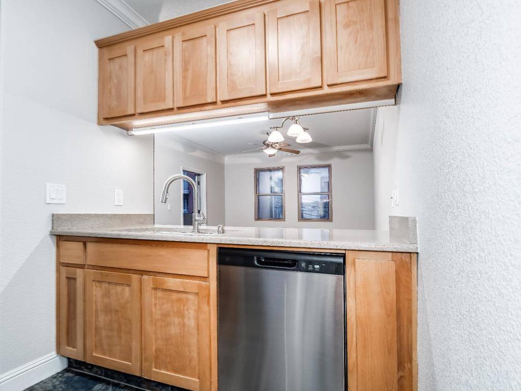 Gilroy, CA 95020,7598 Monterey RD #260