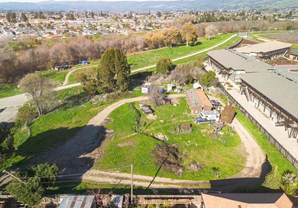Royal Oaks, CA 95076,124 Gonda ST