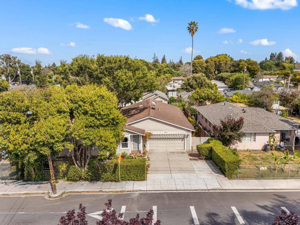 East Palo Alto, CA 94303,2154 Dumbarton AVE