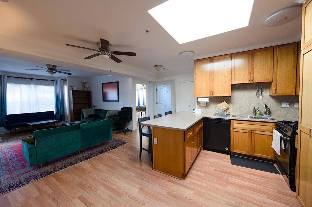 Oakland, CA 94606,1515 14th AVE #406