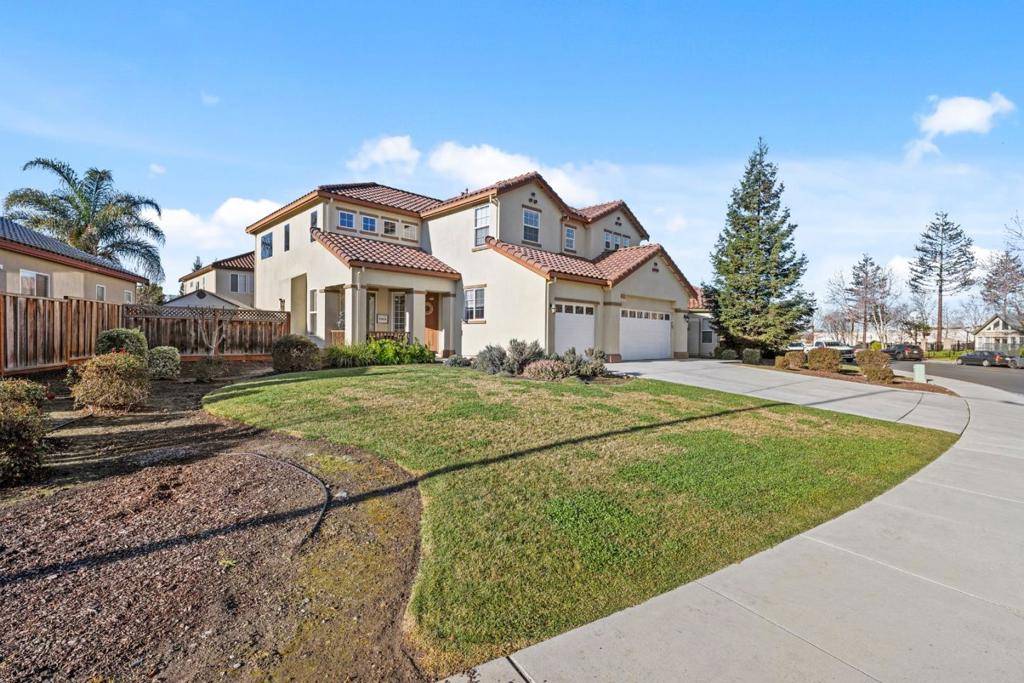 Hollister, CA 95023,531 Hillock DR