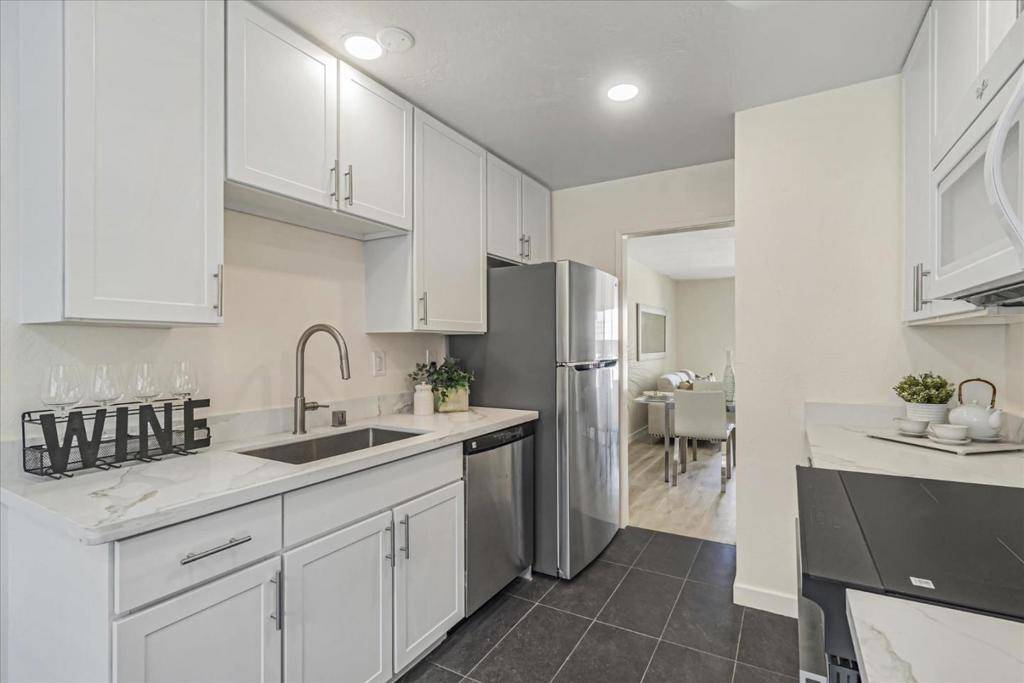 Redwood City, CA 94061,4074 Farm Hill BLVD #2