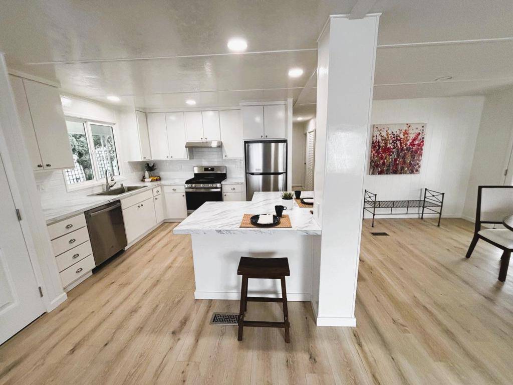 Sunnyvale, CA 94089,1220 Tasman DR