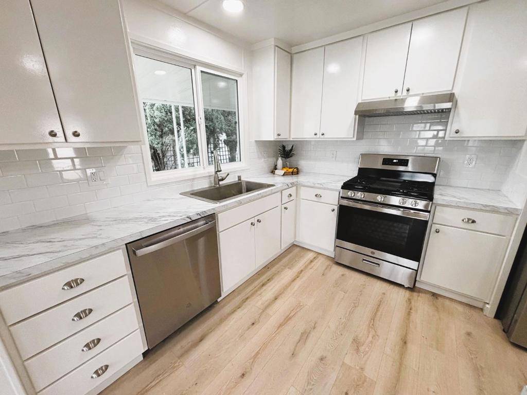 Sunnyvale, CA 94089,1220 Tasman DR