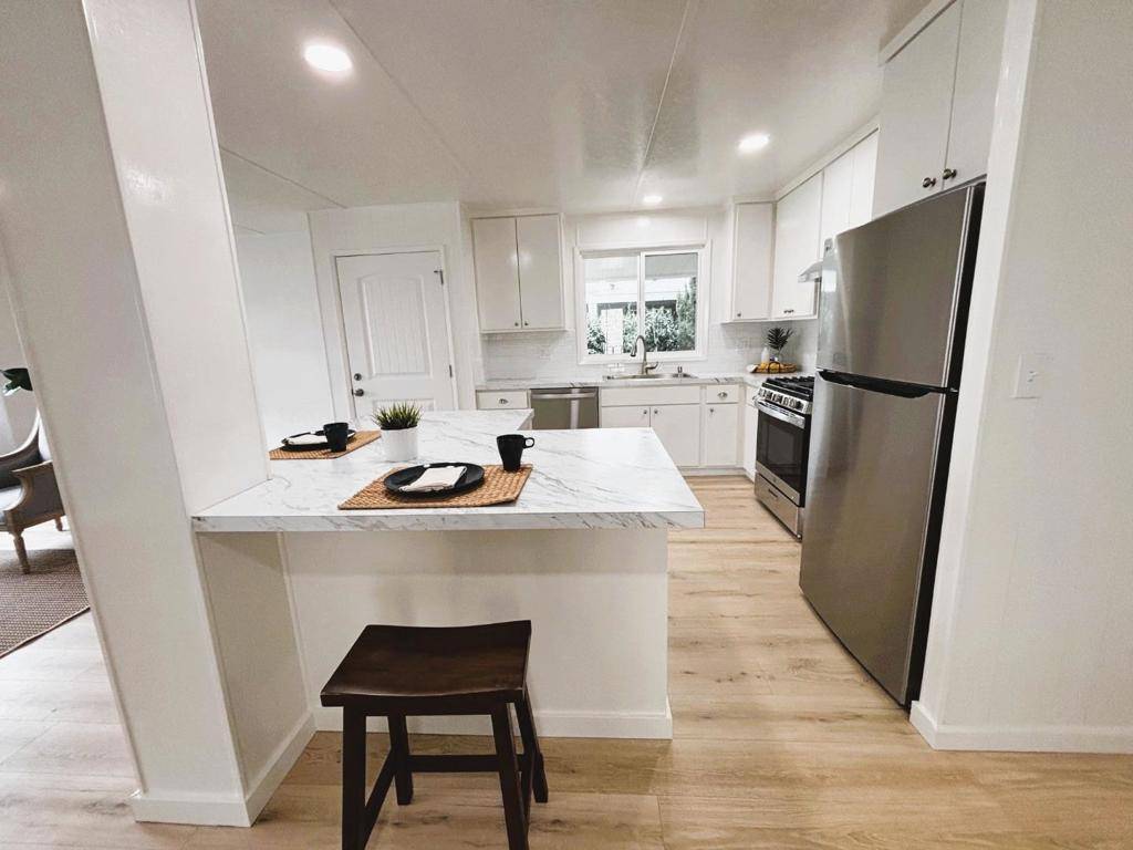 Sunnyvale, CA 94089,1220 Tasman DR