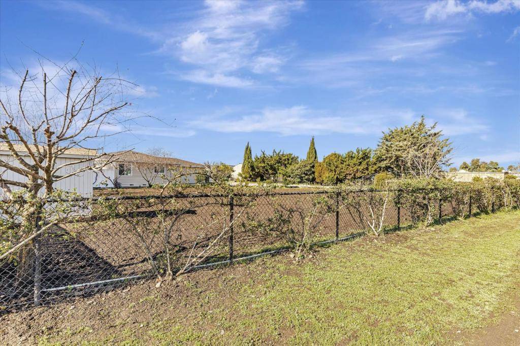 Gilroy, CA 95020,7381 Furlong AVE
