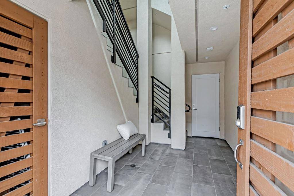 Los Gatos, CA 95032,16009 Bartlett CT