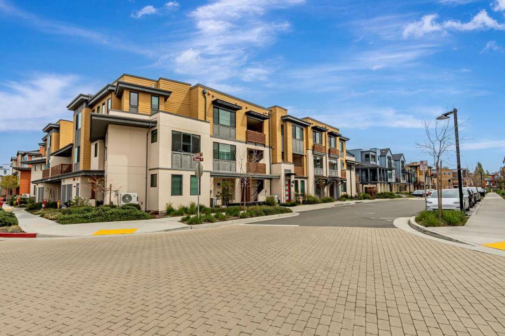 Los Gatos, CA 95032,16009 Bartlett CT
