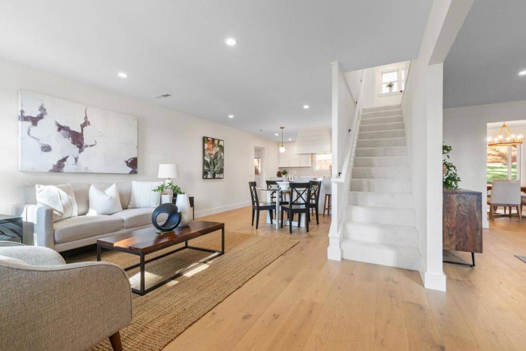 Pacifica, CA 94044,309 Channing WAY