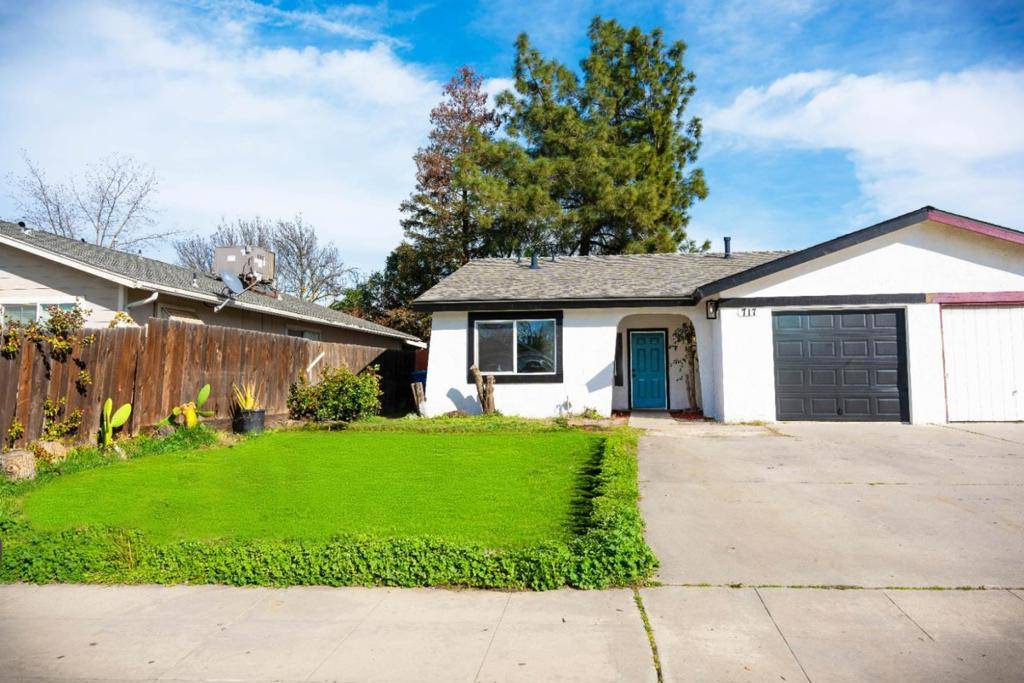 Madera, CA 93637,717 Oakridge DR