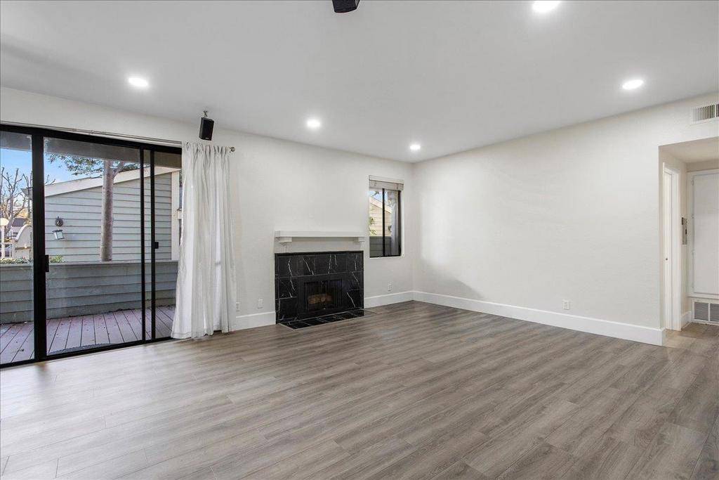 Fremont, CA 94536,37168 Meadowbrook #105