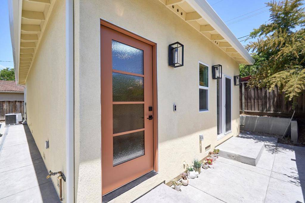 Milpitas, CA 95035,470 Holly WAY